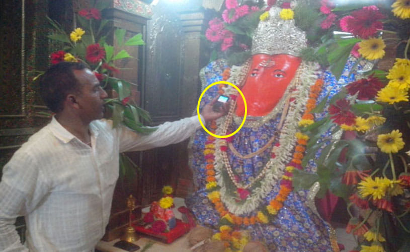 unique Ganesh temple where the devotees on the phone