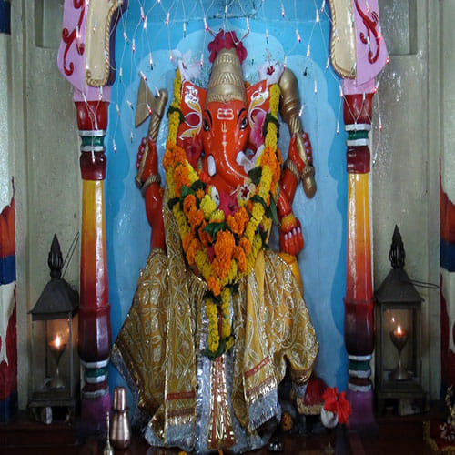 unique Ganesh temple where the devotees on the phone