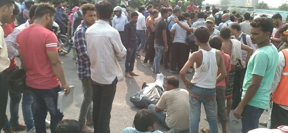 mahamaya flyover jammed by placing dead body and holding protest