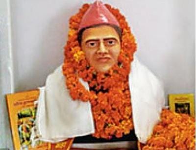 On Gandhi Jayanti, Hindu Mahasabha unveils nathuram Godse bust in Meerut