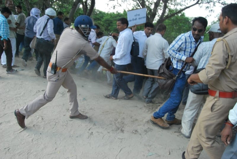 lathicharge on mgnrega technical assistant by lucknow police