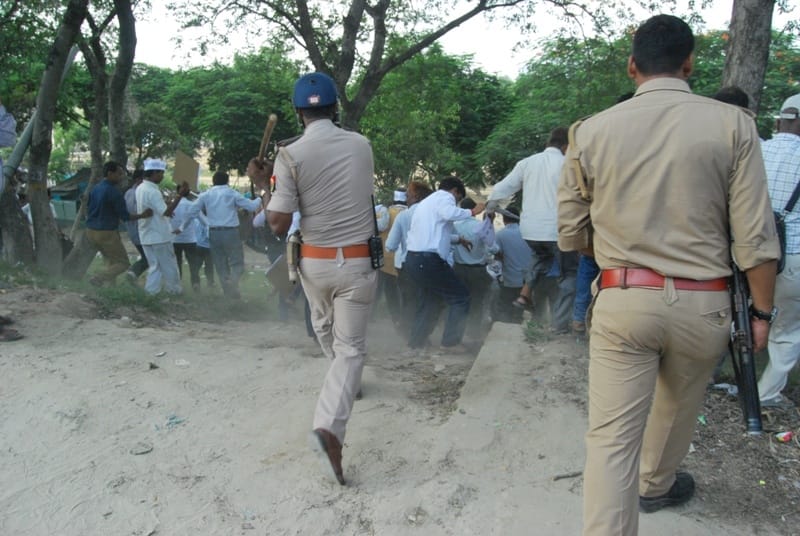 lathicharge on mgnrega technical assistant by lucknow police