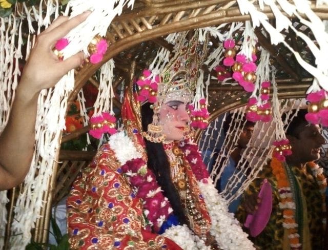 Bhaye all seen happy brother Dou, Bari Bilochn sings blithe