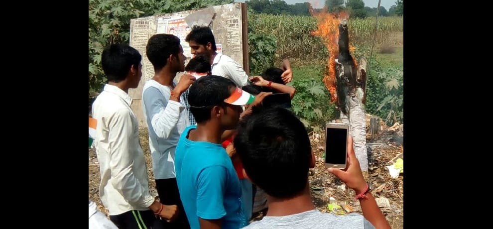 Burned an effigy of Salman Khan, told the comment unbecoming