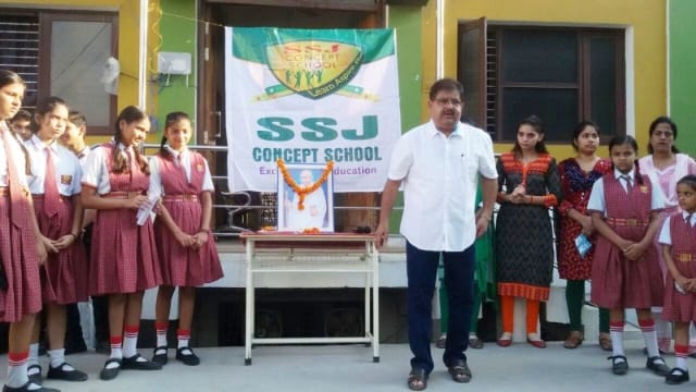  shikshan sansthaanon mein goonja raghupati raaghav raajaaraam ...