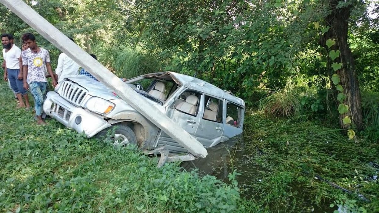  Skarpio upturned, six injured