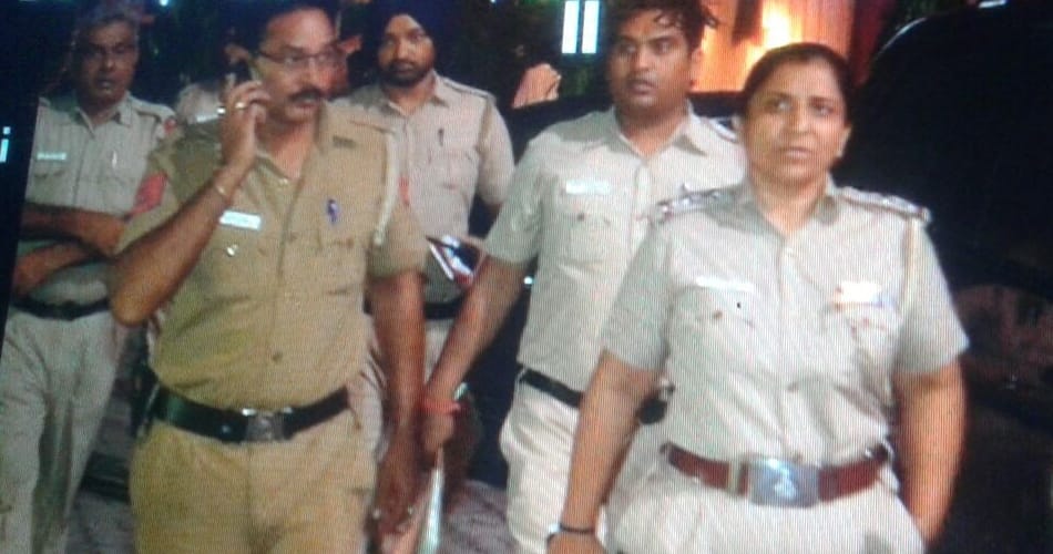 Hotel Mountview, 10 Lakh jewelery and cash stolen,