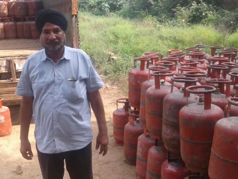 loot, gurdaspur loot, loot to gas agency worker, 60 thousand loot, gurdaspur, amritsar