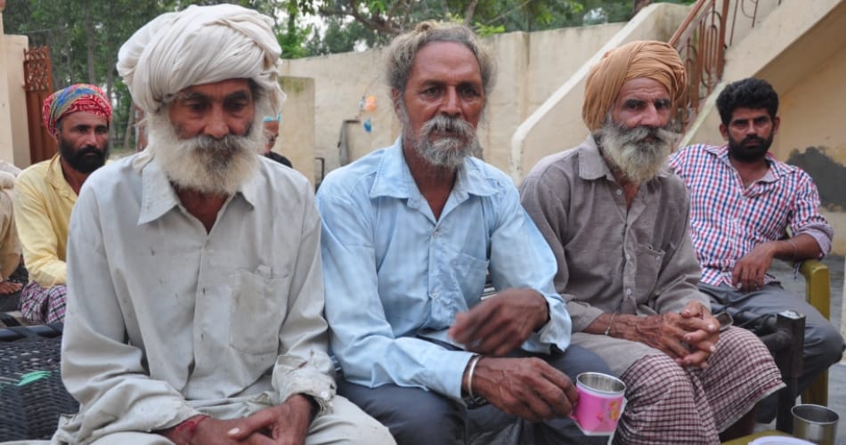 surgical strike in pok, three old man stand as wall on border and open challange to pakistan