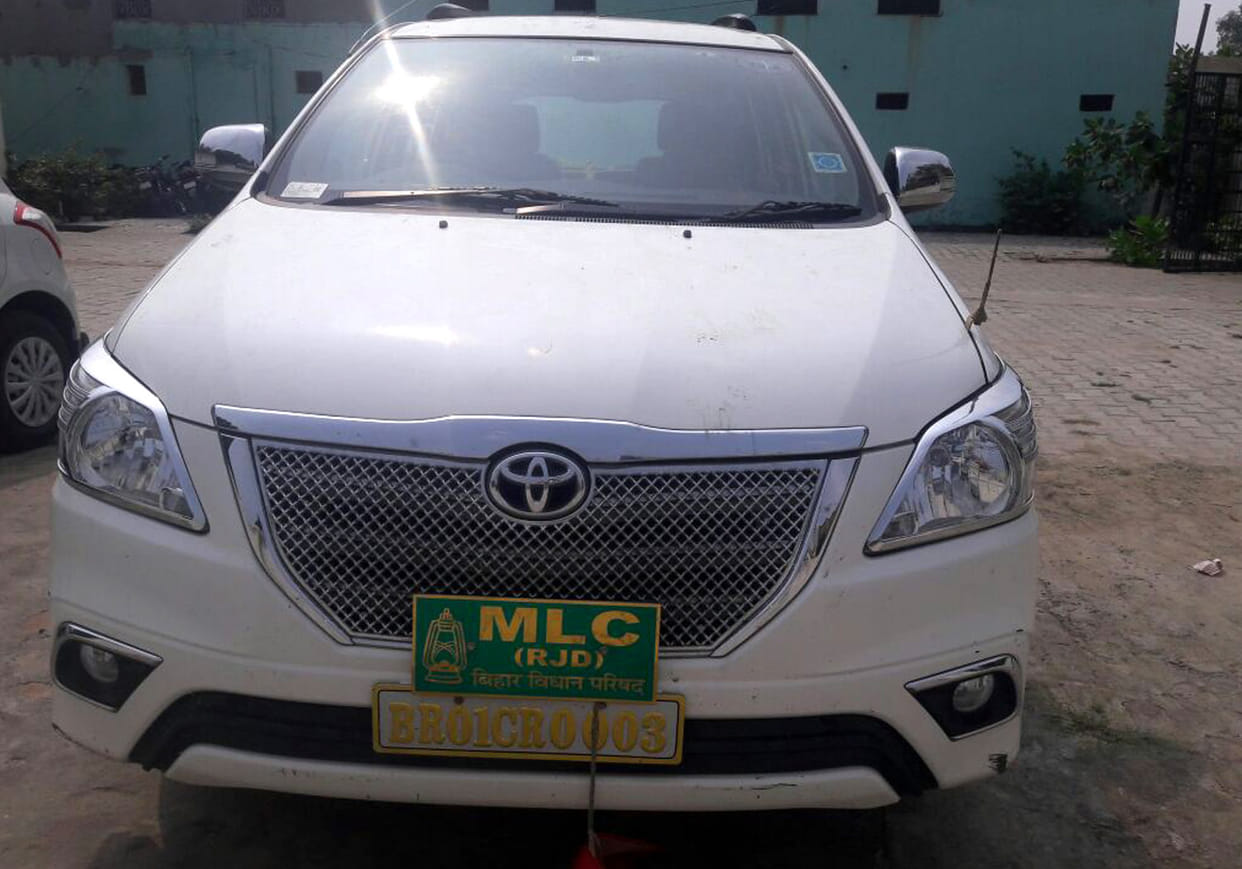  say Hello, to sit in the car and the money looted