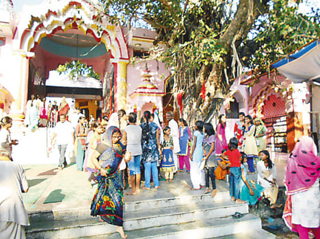 Gunje Jaykare maa temple in pandals 