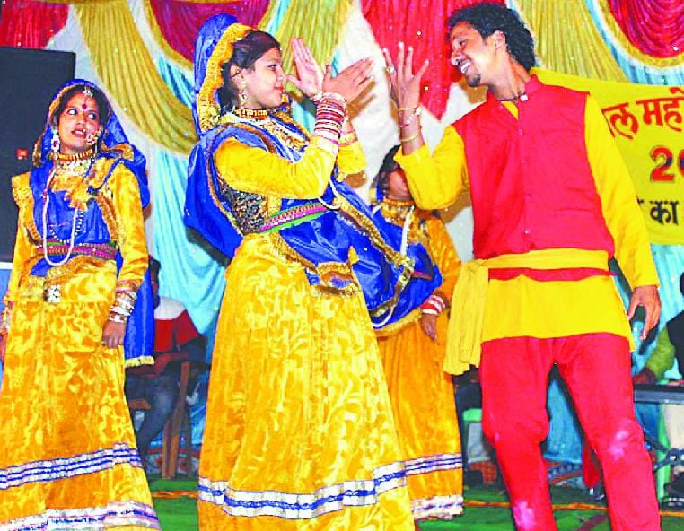 Folk Festival of the colorful closing