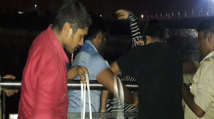 a girl commit suicide in lucknow