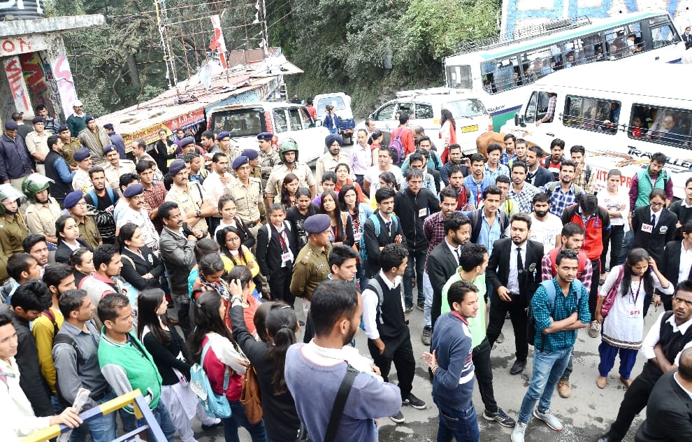 Shimla police Raid at HPU, Recoverd Stones and Rods From Boys Hostels.