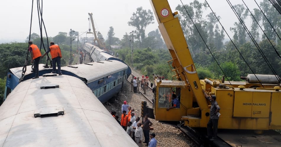 jhelum express derail in ludhiana on satluj bridge, big exposure in railway enquiry