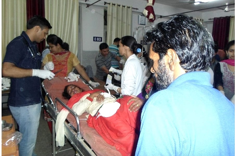 Pick Falls into Gorge at Mandi, 22 children injured.