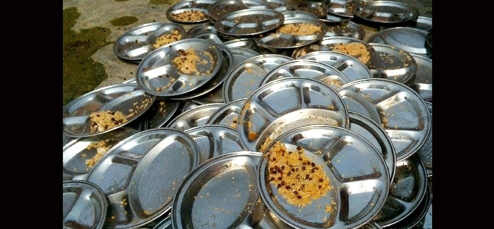 Vomiting and diarrhea due to children eating mid day meal in ghazipur