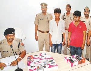 police arrest two theives