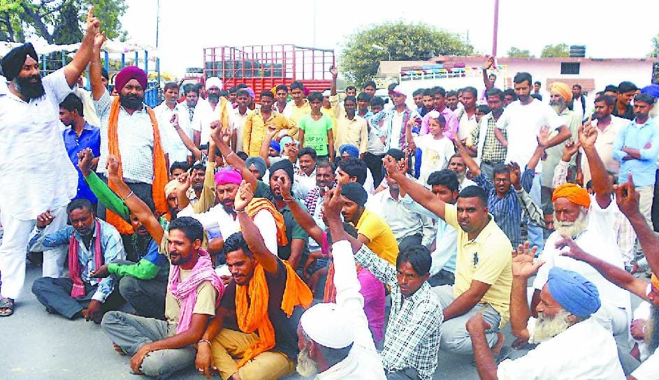 Illegal deductions imposed by the raging farmers blocked NH