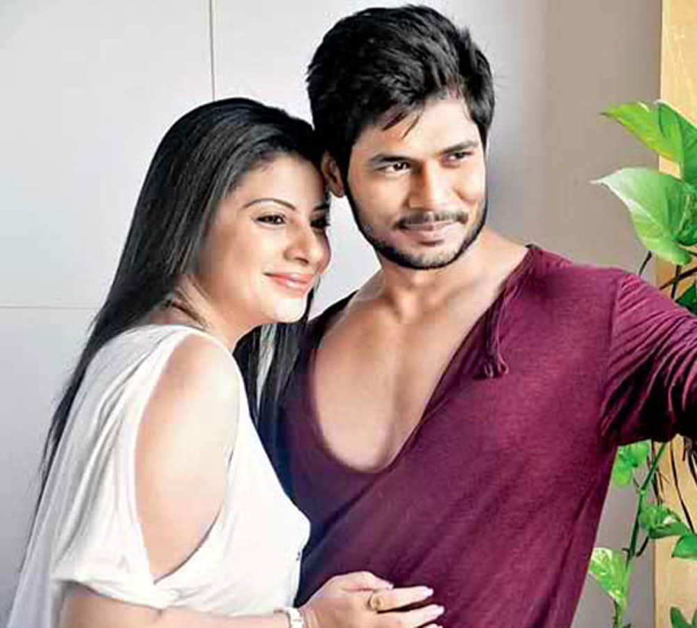 sambhawna sth shares hot video