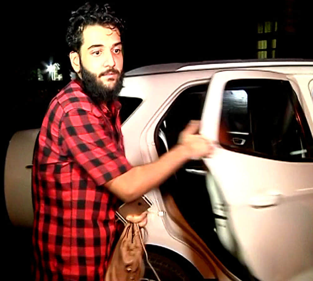 sanskari babujis drunk son misbehaves with cops-