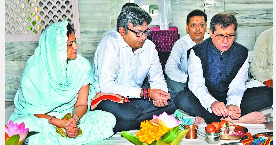 Havy rush at mata mansa devi panchkula, Chief Justice arrived