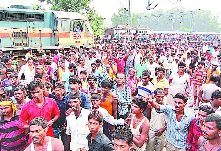 Train passengers on canceled fiercely commotion