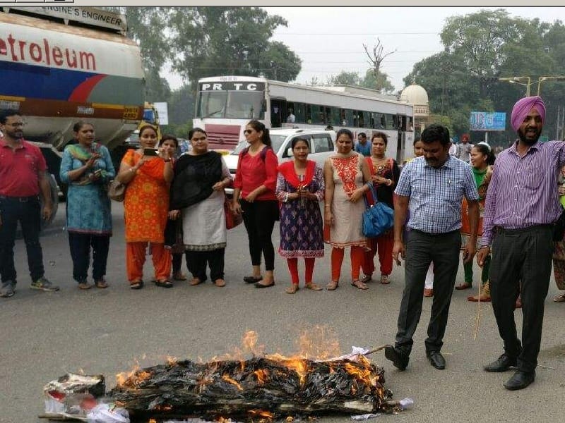 National Health Mission, employee, burned an effigy of the government, seeking to regular, Patiala