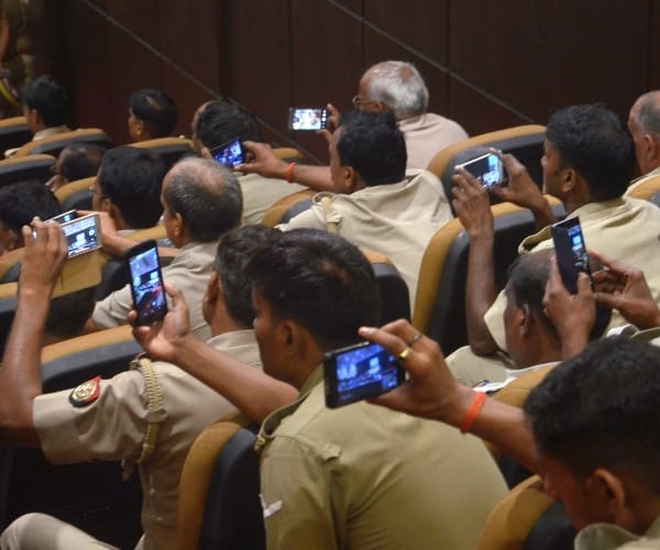 Akhilesh yadav inaugrates UP 100 mobile app in Uttar Pradesh.