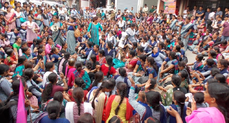 Anganwadi workers put the jam, burnt effigies of Menka Gandhi