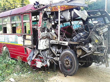 three people died in bus and truck collision