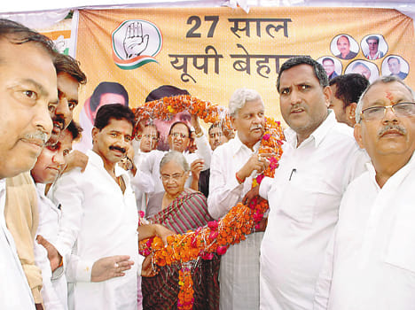 modi getting benifit of congress development work