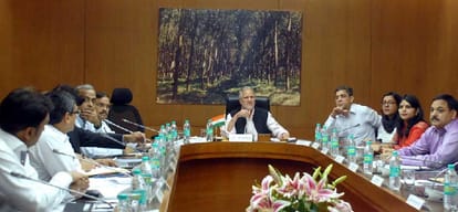 Review of dengue-chikungunya by  LG, sitting quietly at a meeting Kejriwal