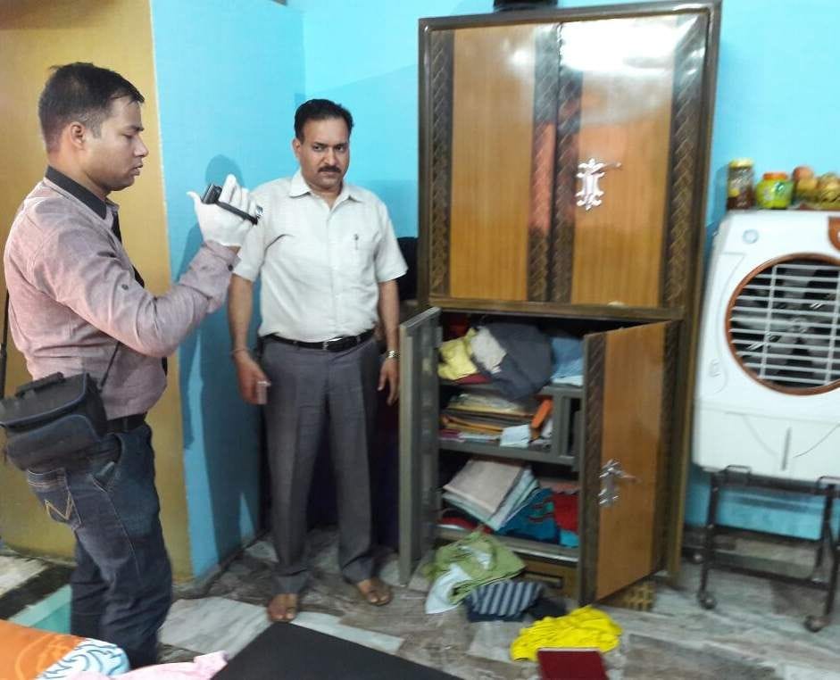 loot in administration Officer at dehradun