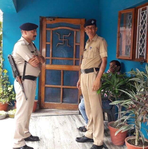 loot in administration Officer at dehradun