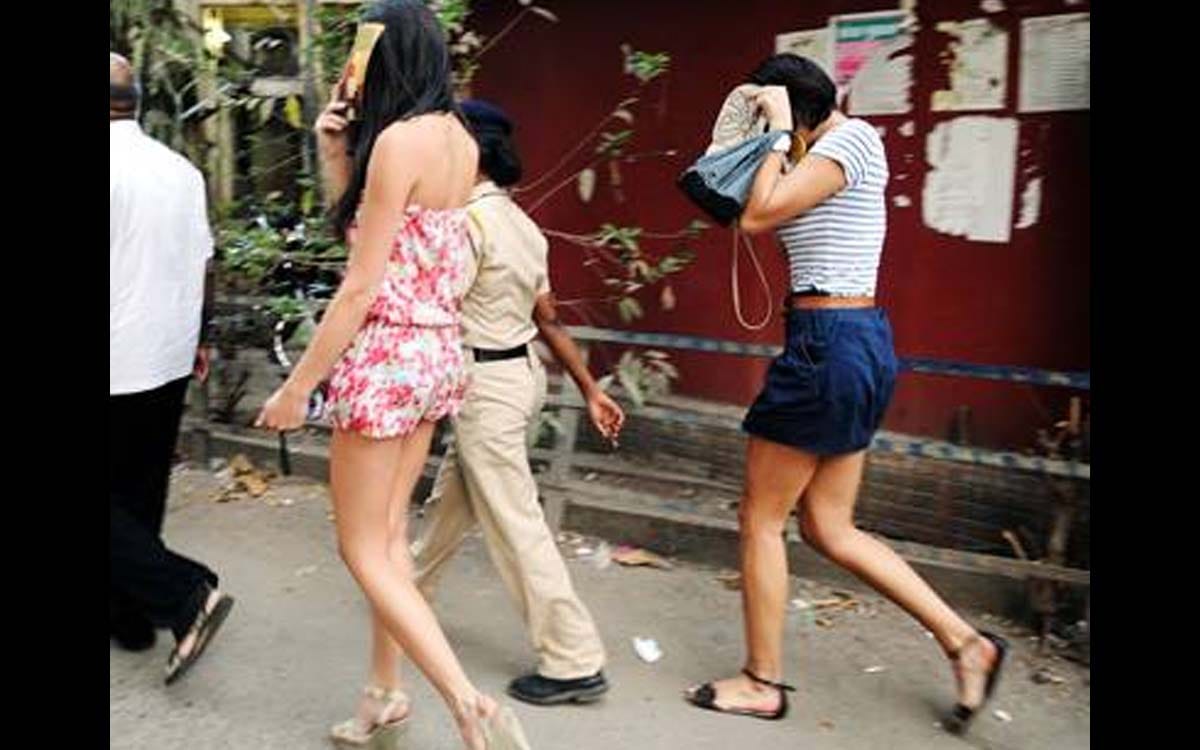police arrest twenty youths in merrut for miss behaving in public