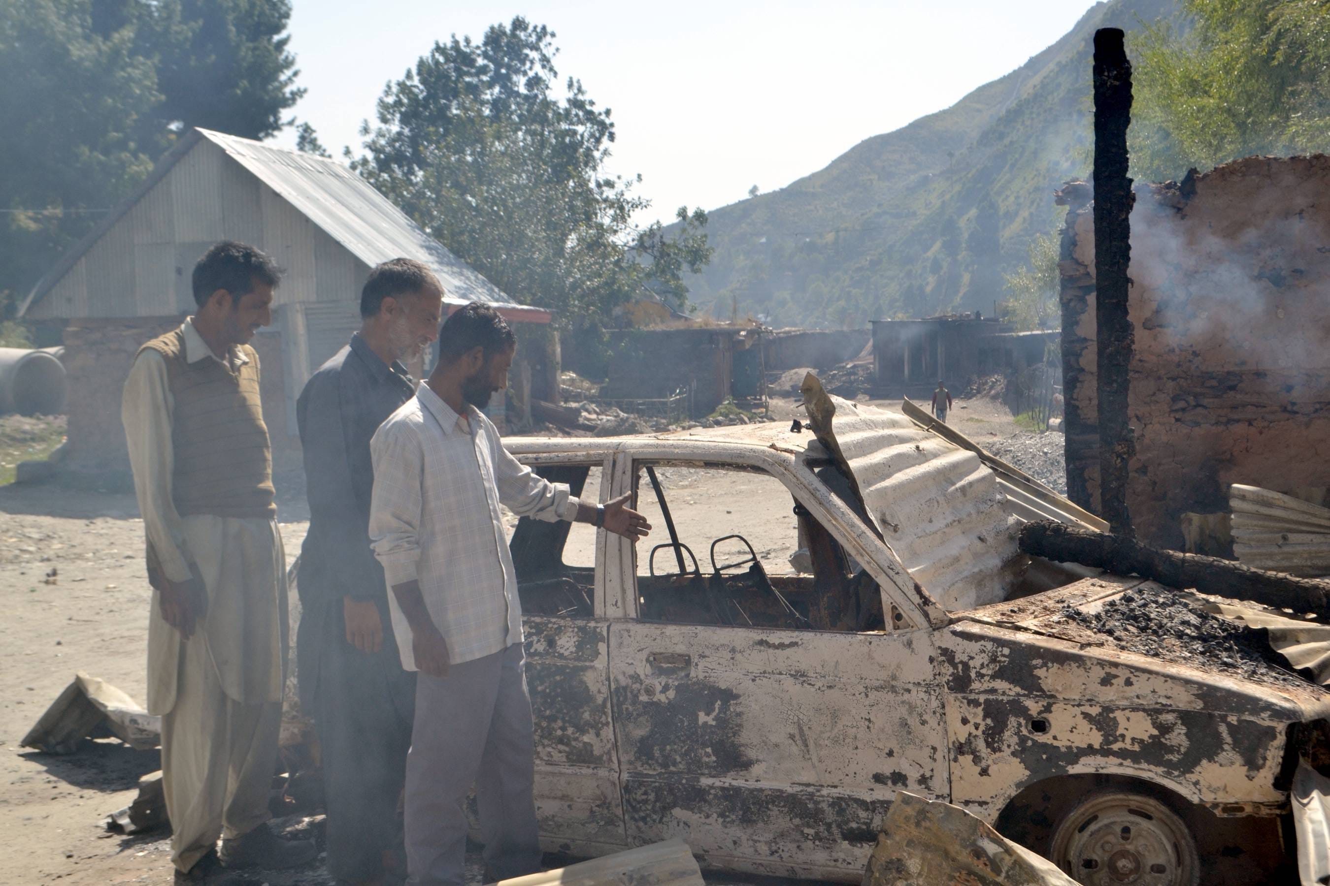 pakistan voilates ceasefire in jammu fires 28 shops