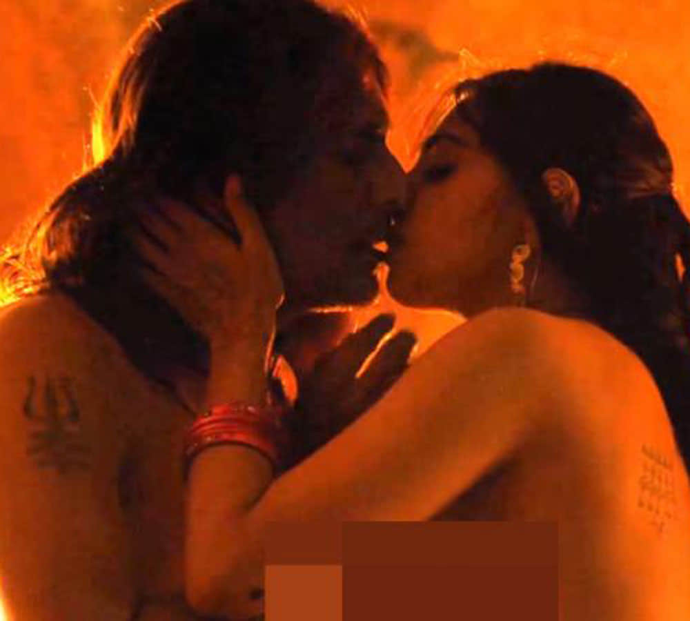 VIDEO:Sonam Kapoor and others make confession on love making scenes
