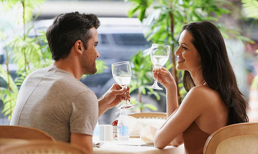 लड़कियों की ये 5 चीजें, लड़के सबसे पहले करते हैं नोटिस - Boys Notice These  5 Things Of A Girl When They Met First Time - Amar Ujala Hindi News Live