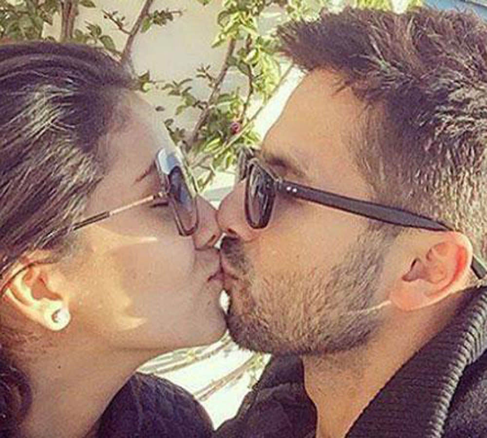 shahid kapoor share romantic pic with his wife