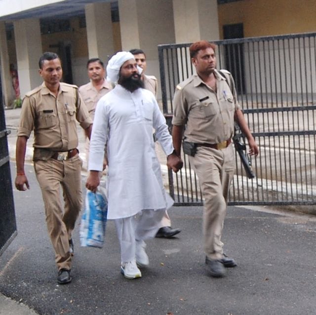 Varanasi blasts: Waliullah accused presented in court, the decision turned