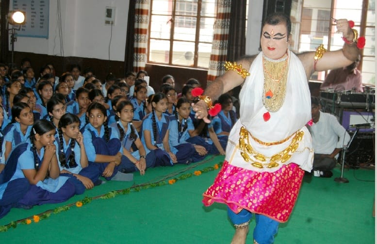 kathkali dance ka aanand liya