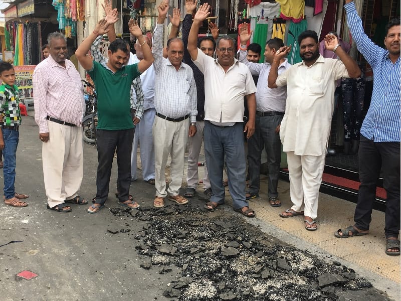 road broke with in 24 hr, shopkeeper, protest, sunam, sangrur