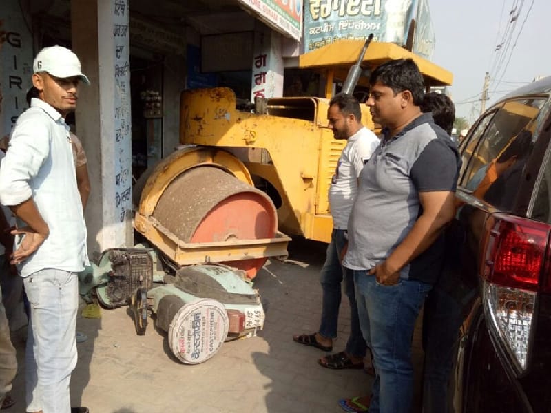 accident by road roller, sunam, sangrur