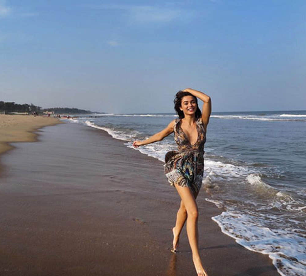 amy jackson shares hot bikini photos