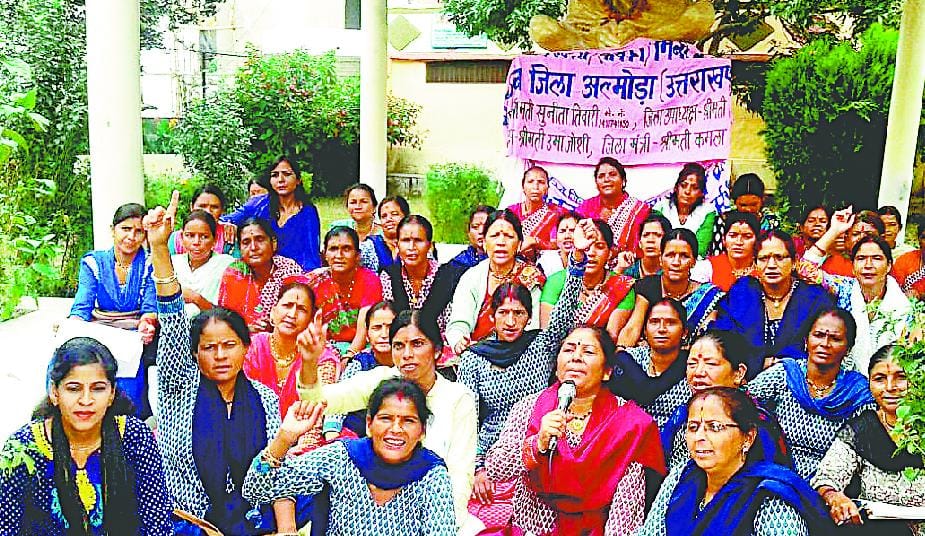 Anganwadi workers protesting  Centre