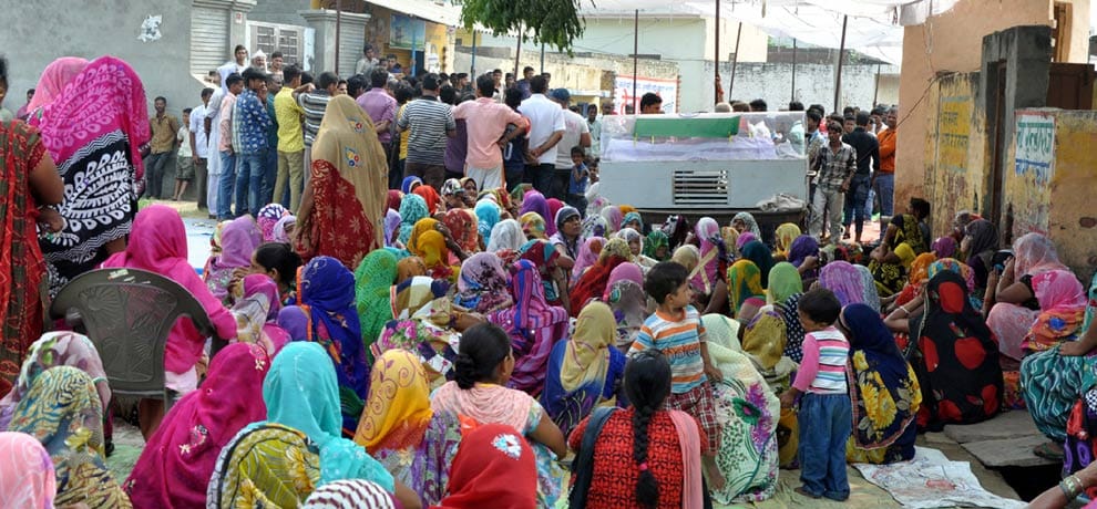 Photos : Anger in bisahada, did not cremated accused ravi's body