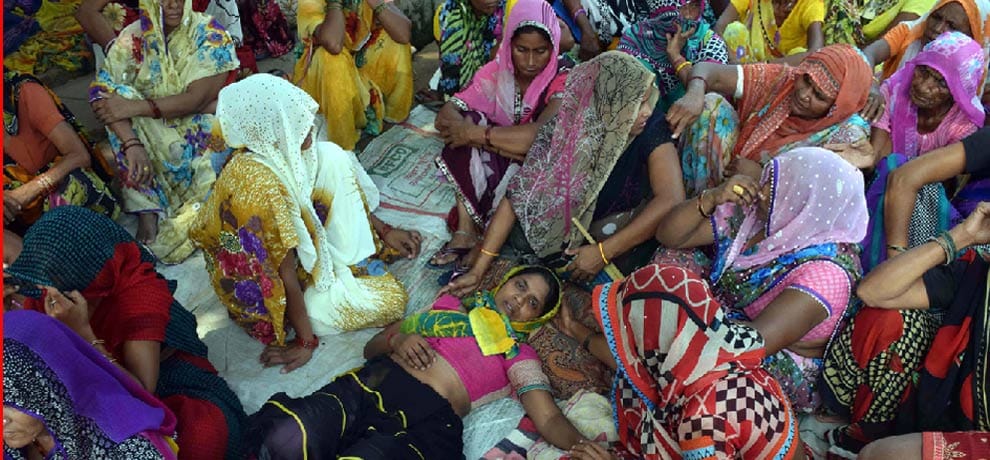 Photos : Anger in bisahada, did not cremated accused ravi's body
