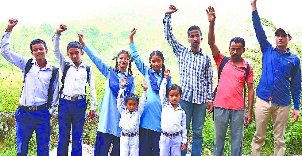 Schoolchildren demonstrated against PWD