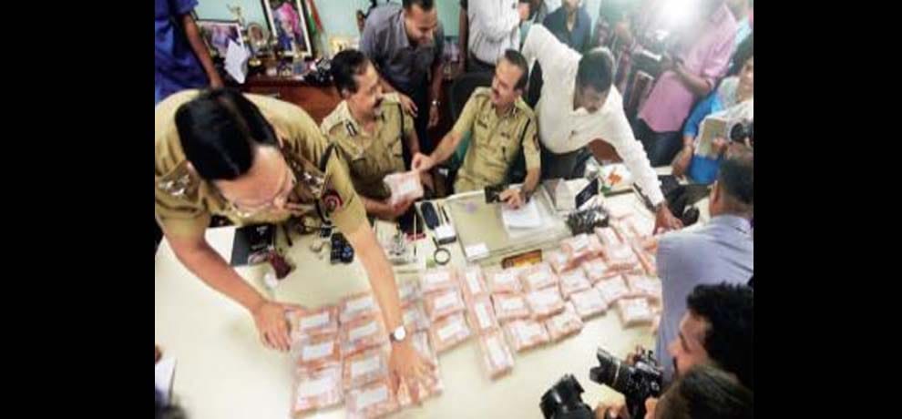 aroung 750 employes arrested in Mira road call centre scam